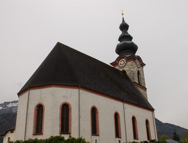 Ganze Kirche Turm